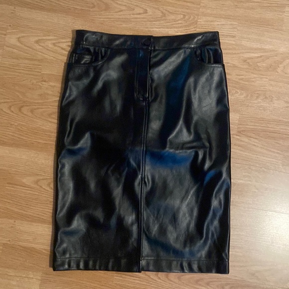 Pleather skirt - Picture 1 of 7
